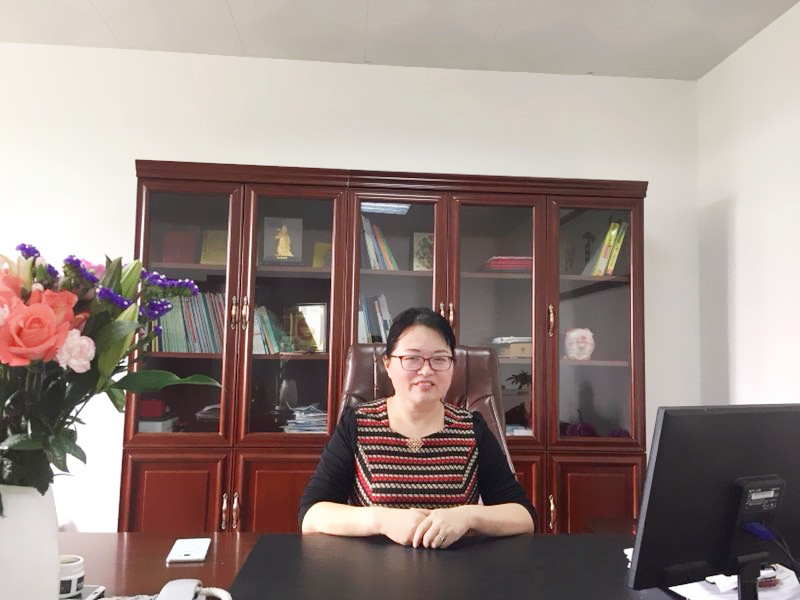 ����ף�R��˾�����L(zh��ng)����Ůʿ��Ƹ�顰�B�T���̄�(w��)���ҡ�